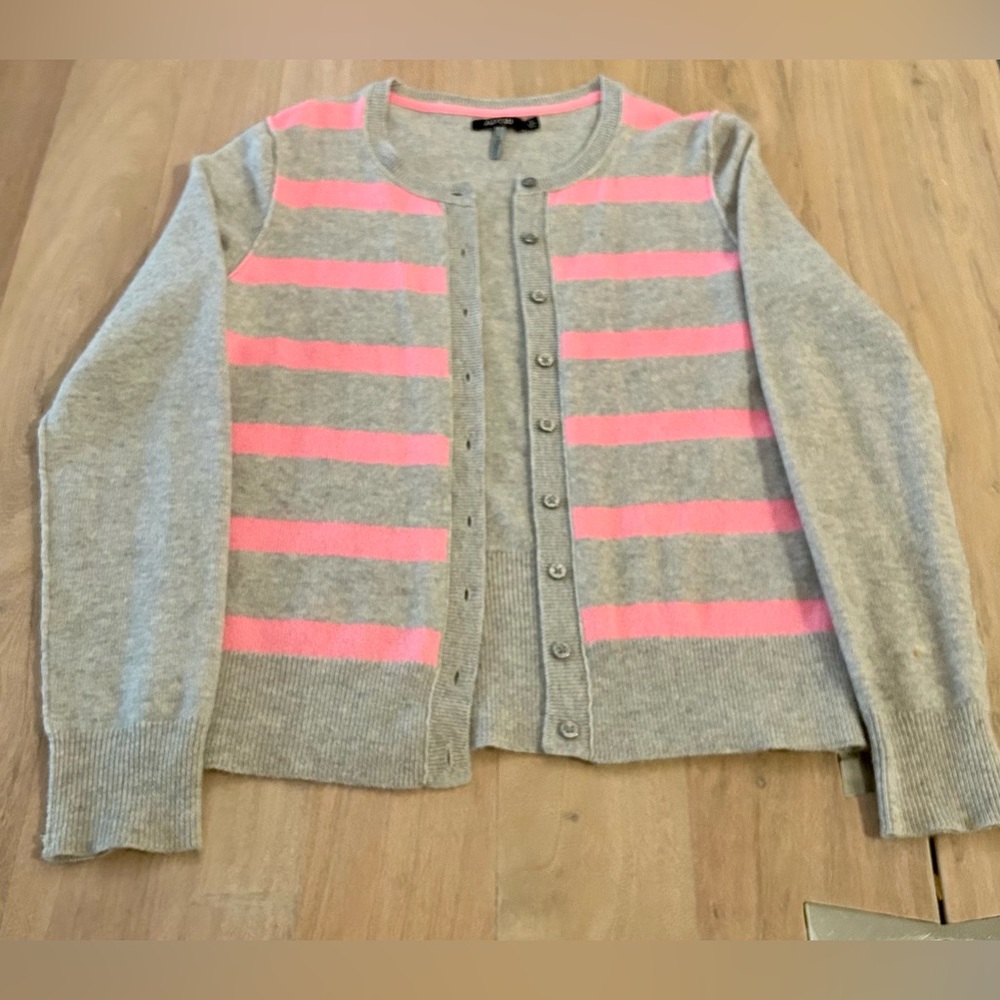 Apt. 9 Light Gray and Bright Pink Cardigan
Cashmere